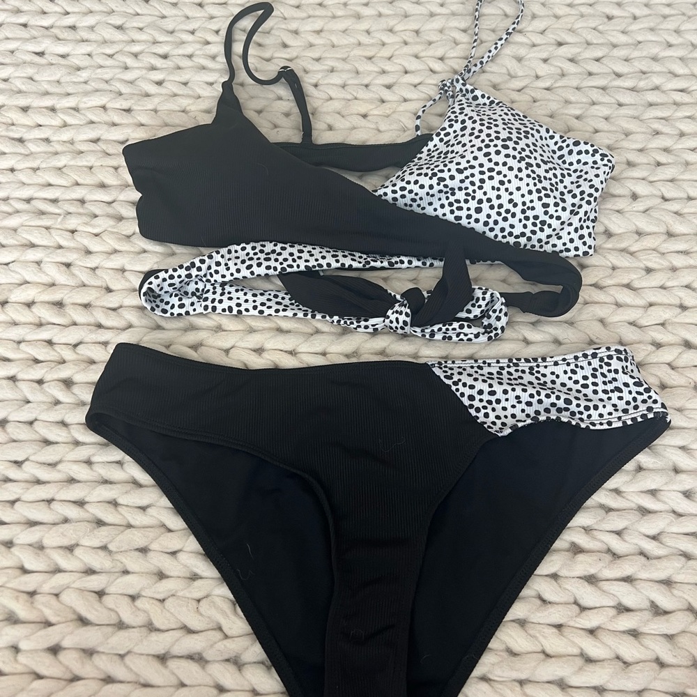 Black & White Dot Wrap Around Women’s Bikini Set